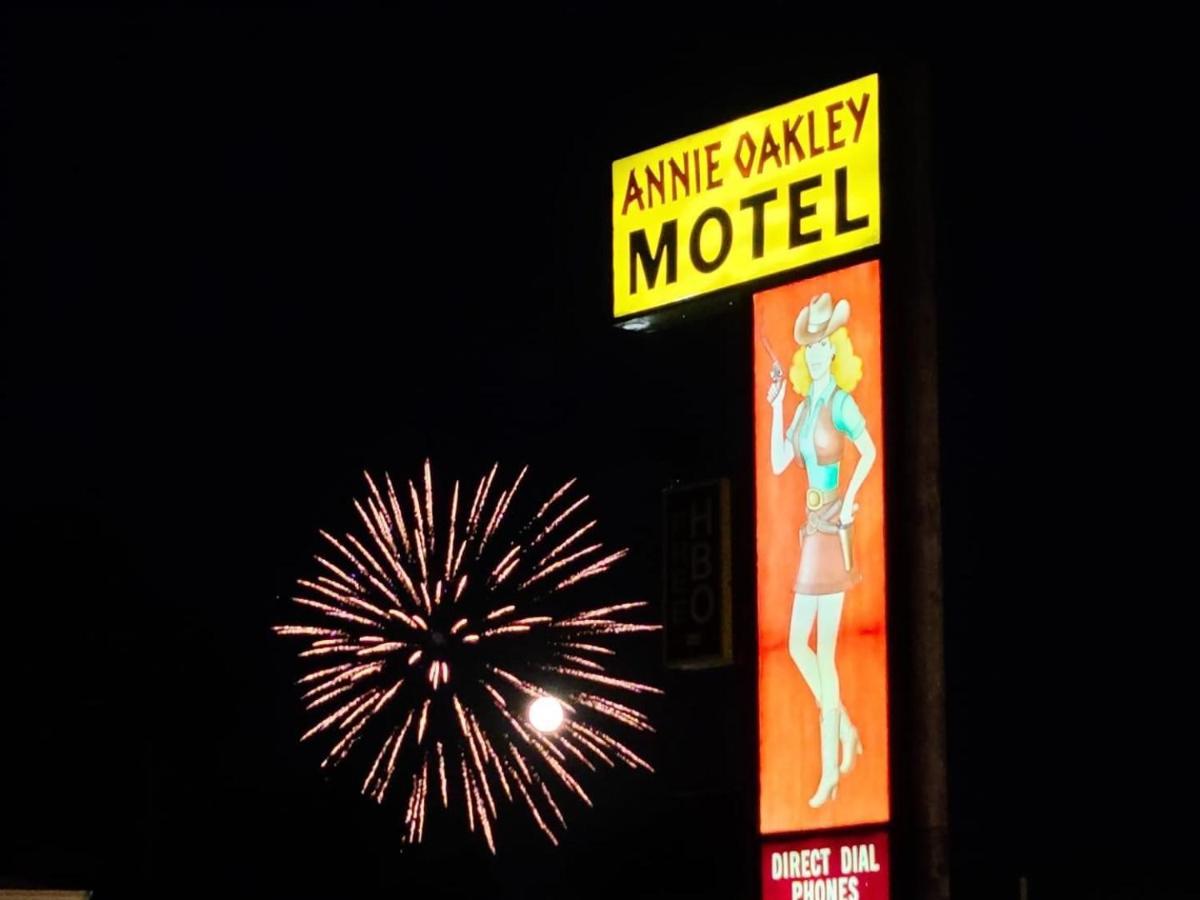 Annie Oakley Motel Окли Экстерьер фото